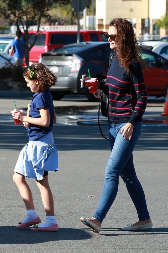 Suri Cruise skończyła już 10 lat - zobaczcie, jak się zmieniła! (FOTO) Suri Cruise skończyła już 10 lat - zobaczcie, jak się zmieniła! (FOTO)