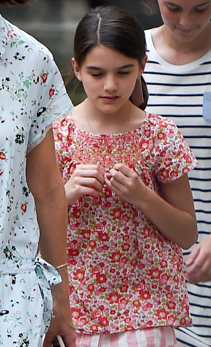 Katie Holmes zabrała Suri do Paryża (ZDJĘCIA)