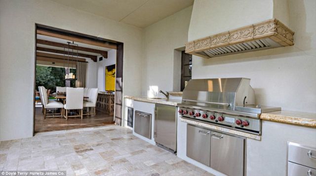 Dlaczego dom Sylvestra Stallone jest przeklęty? (FOTO) Dlaczego dom Sylvestra Stallone jest przeklęty? (FOTO)