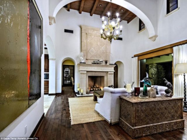 Dlaczego dom Sylvestra Stallone jest przeklęty? (FOTO) Dlaczego dom Sylvestra Stallone jest przeklęty? (FOTO)