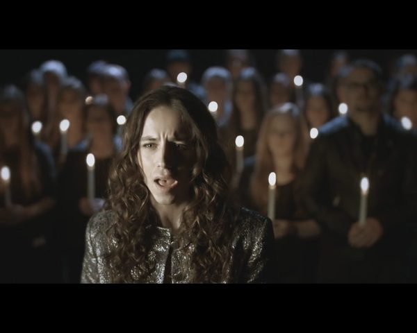 To Was zaskoczy. Michał Szpak nagrał teledysk Real Hero