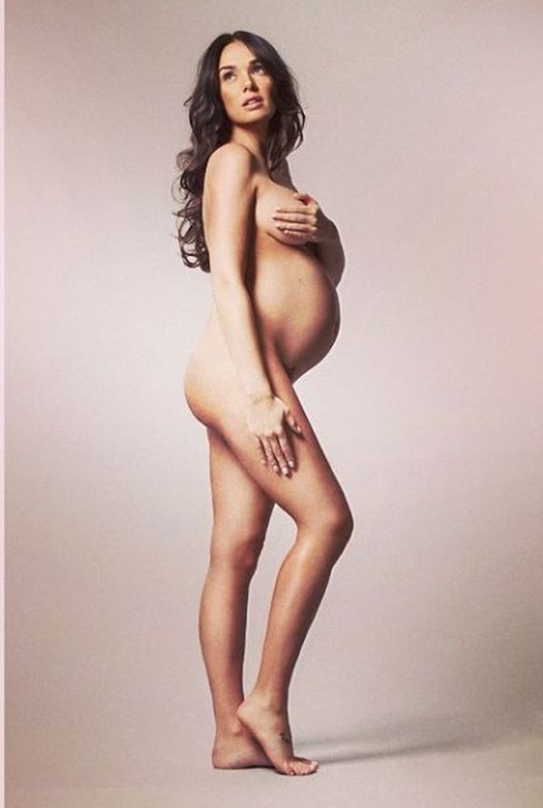 Pokazała ciążowy brzuszek na miesiąc przed porodem (FOTO) Pokazała ciążowy brzuszek na miesiąc przed porodem (FOTO)