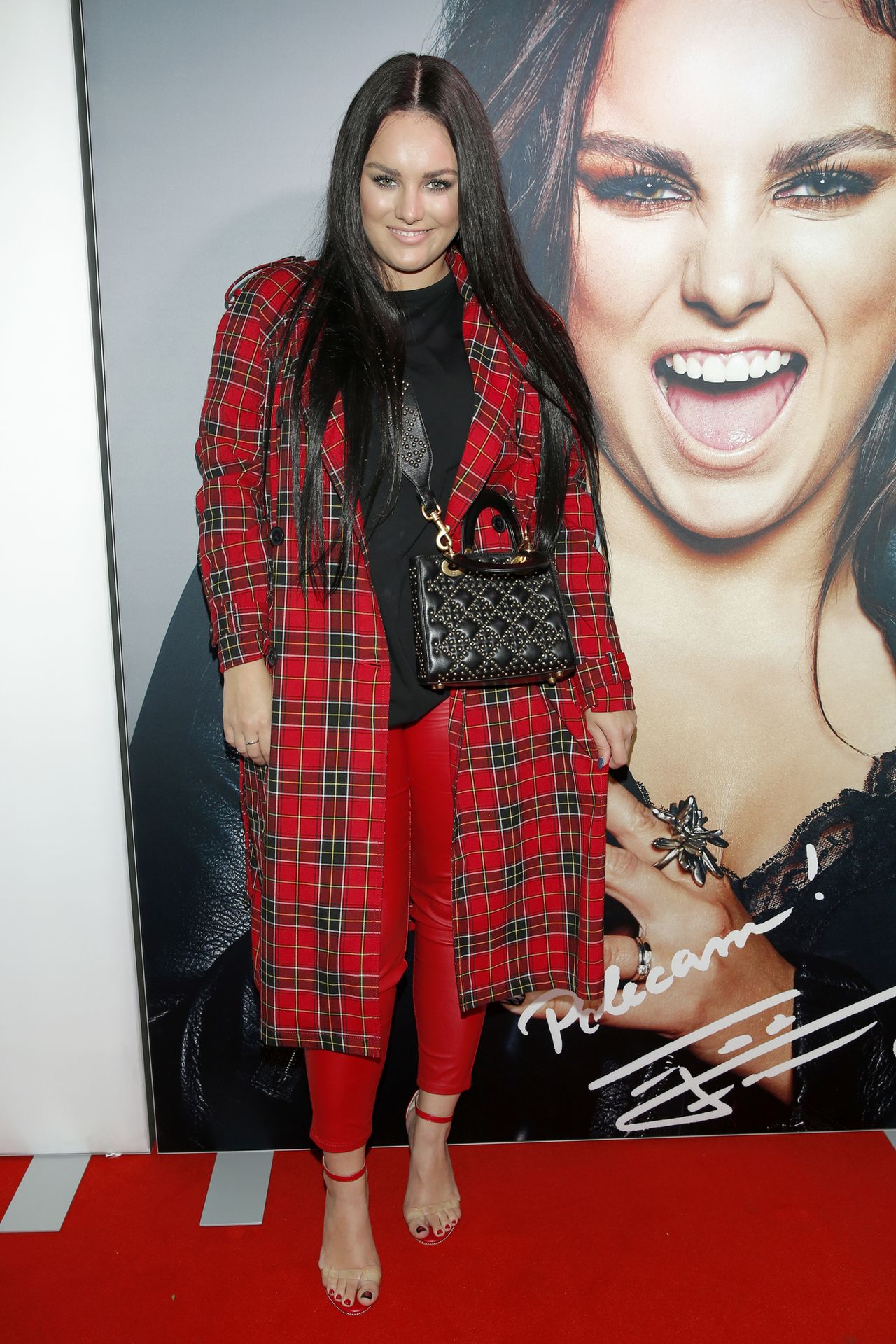 Czerwona krata Ewy Farnej i różowa tunika Górniak - gwiazdy na targach BEAUTY 