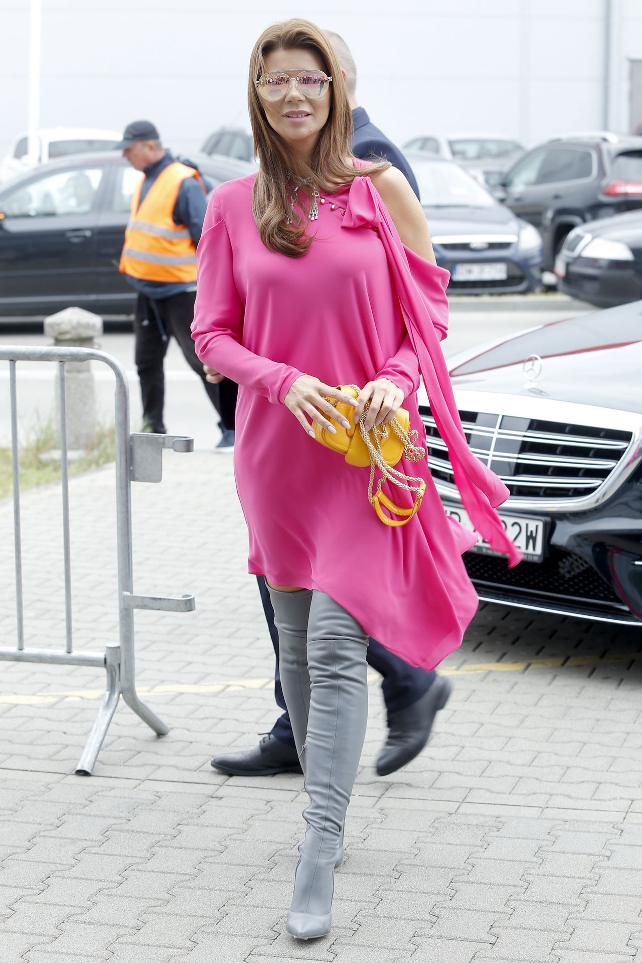 Czerwona krata Ewy Farnej i różowa tunika Górniak - gwiazdy na targach BEAUTY 