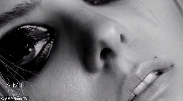 Taylor Momsen naga w klipie [VIDEO]