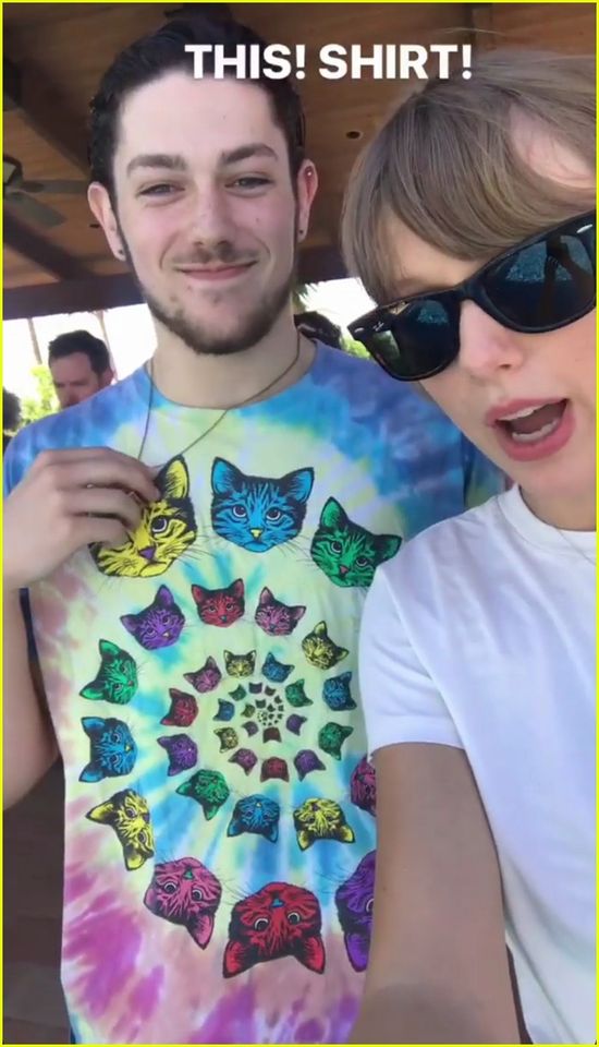 Taylor Swift imprezuje ze swoją ekipą (Instagram)