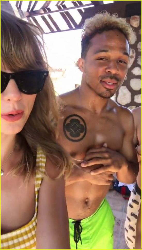 Taylor Swift imprezuje ze swoją ekipą (Instagram)