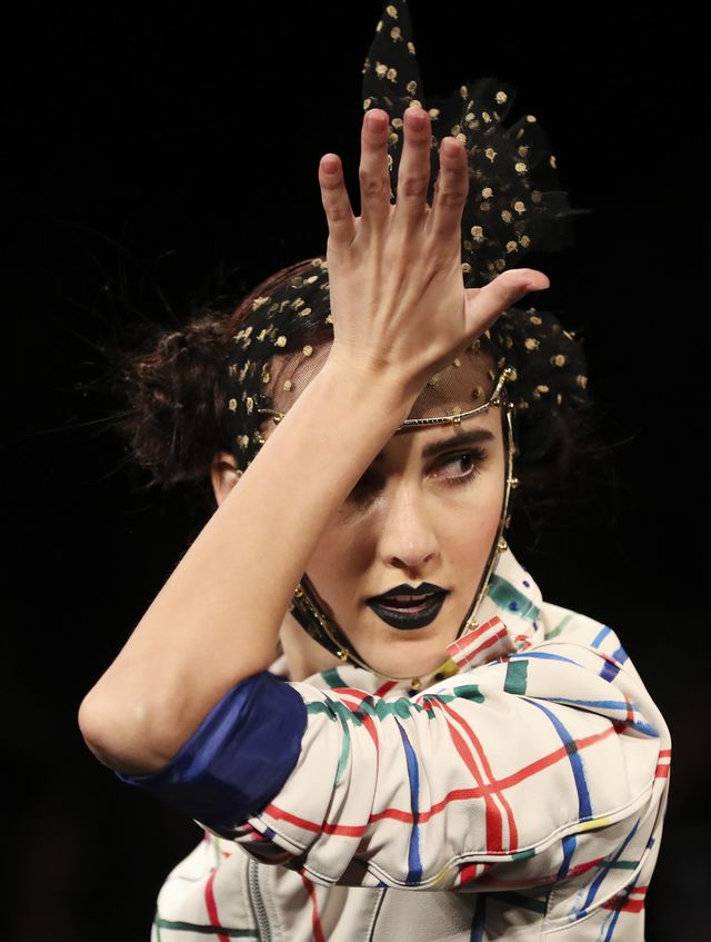 Co z tą Taylor? Gdy jej znajomi bawią się na New York Fashion Week, ona.. (ZDJĘC