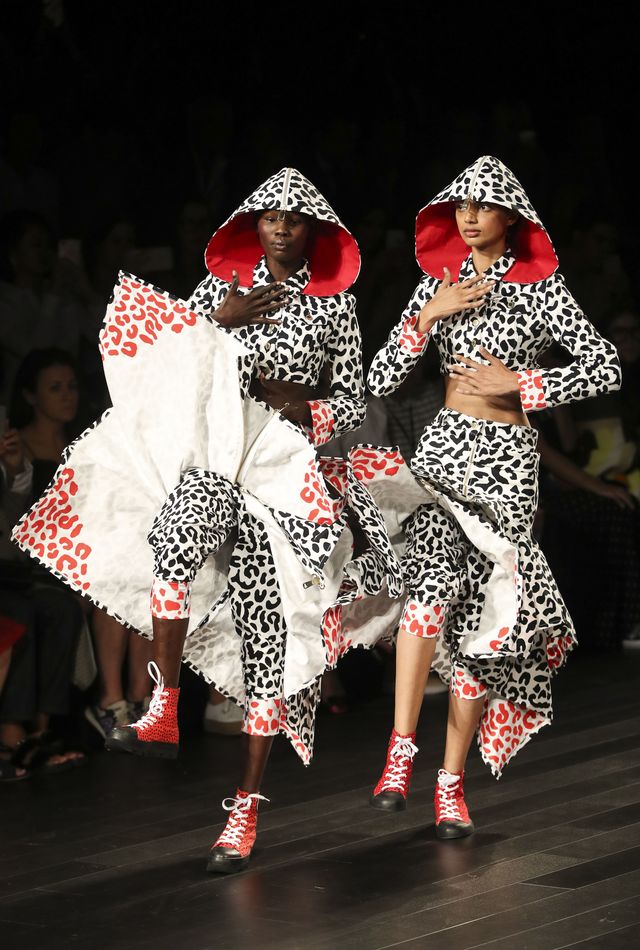 Co z tą Taylor? Gdy jej znajomi bawią się na New York Fashion Week, ona.. (ZDJĘC