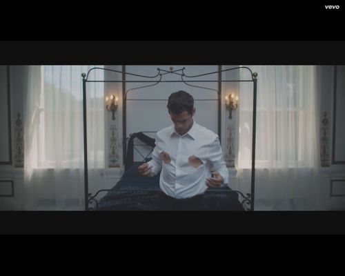 Taylor Swift z nożem, masakruje samochód chłopaka [VIDEO]