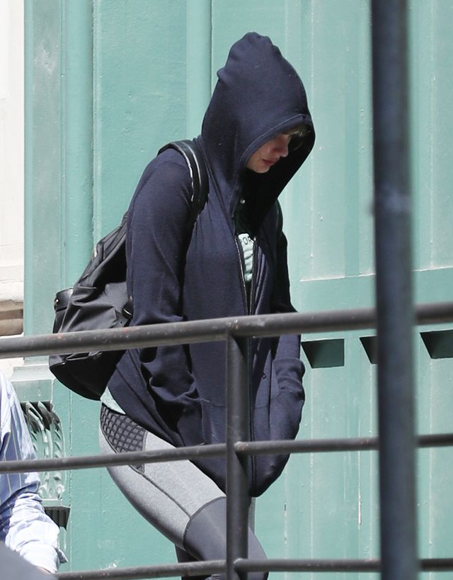 Co z tą Taylor? Gdy jej znajomi bawią się na New York Fashion Week, ona.. (ZDJĘC