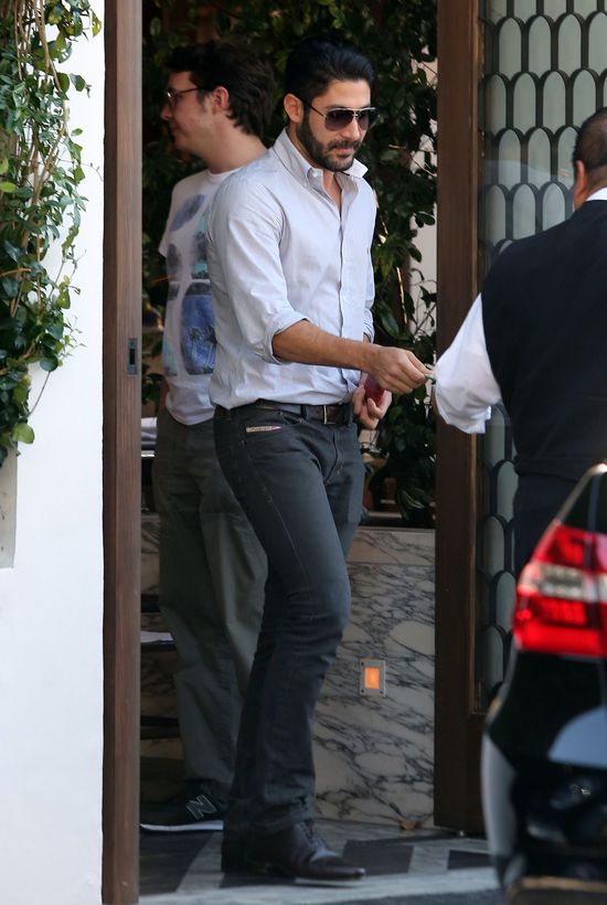 Dita von Teese na lunchu z tajemniczym facetem (FOTO)