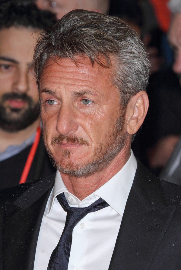 Charlize Theron z narzeczonym (?) jak dwa gołąbki (FOTO)