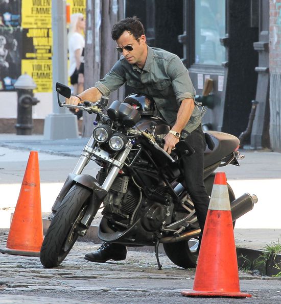 Justin Theroux na monsterze (FOTO) Justin Theroux na monsterze (FOTO)