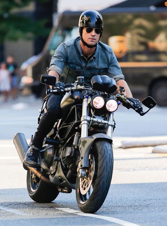 Justin Theroux na monsterze (FOTO) Justin Theroux na monsterze (FOTO)