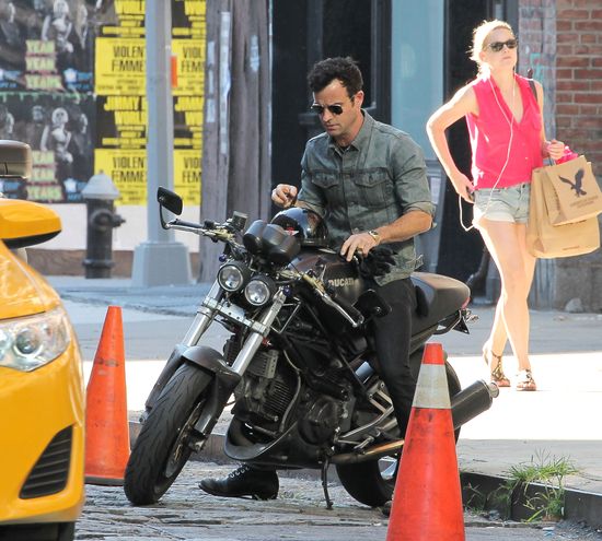 Justin Theroux na monsterze (FOTO) Justin Theroux na monsterze (FOTO)