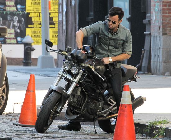 Justin Theroux na monsterze (FOTO) Justin Theroux na monsterze (FOTO)