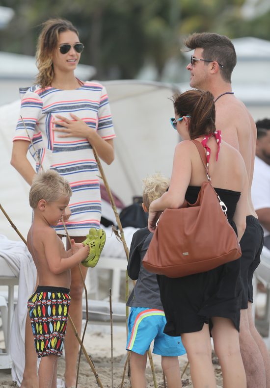 Jest namiętność! 38-letni Thicke z 21-letnią April Love Jest namiętność! 38-letni Thicke z 21-letnią April Love