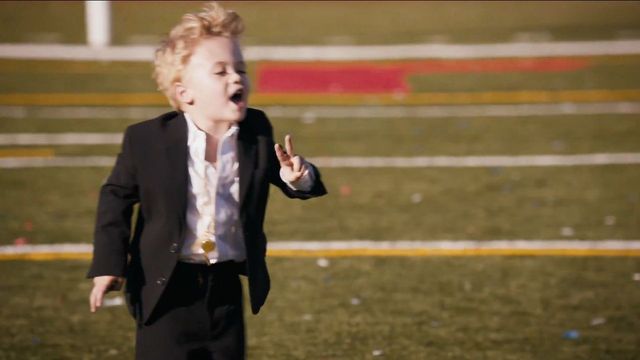 Twerkające panie i synek Robina Thicke (VIDEO)