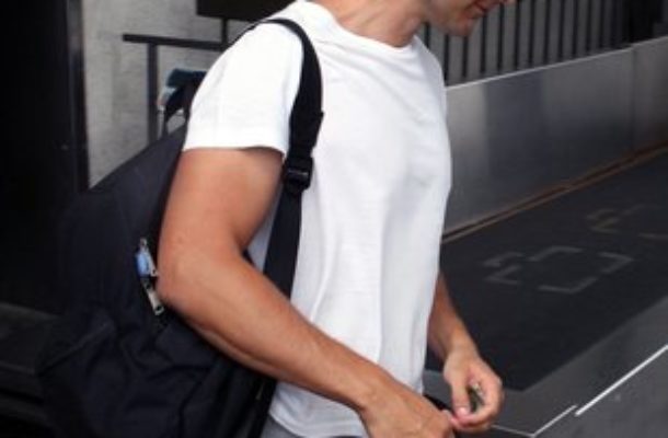 Najlepiej czuje się w białym T-shircie (FOTO)