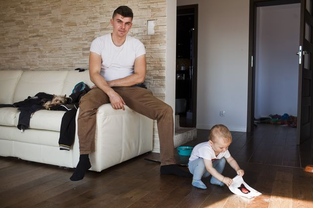 Tomasz Niecik z synem w domowym zaciszu (FOTO)