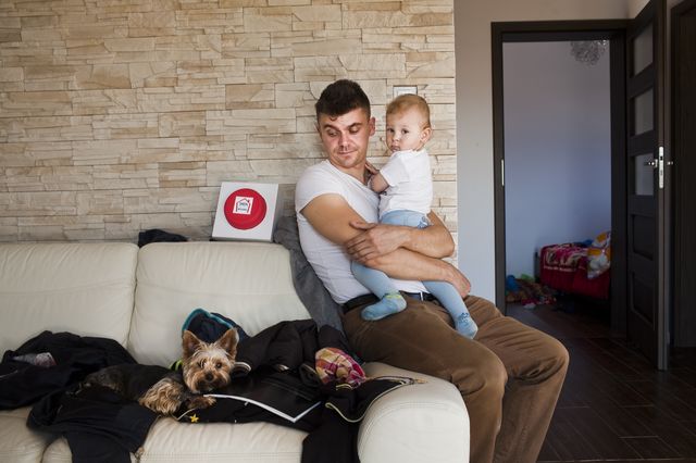 Tomasz Niecik z synem w domowym zaciszu (FOTO)