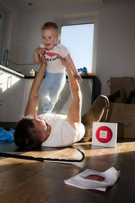 Tomasz Niecik z synem w domowym zaciszu (FOTO)