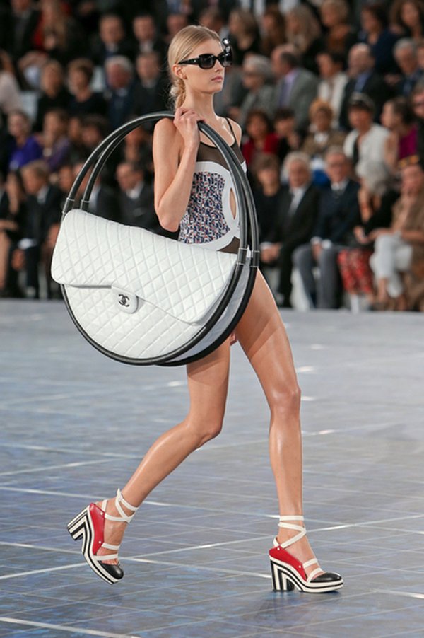 Torby Chanel jak hulka hop na ramieniu (FOTO)