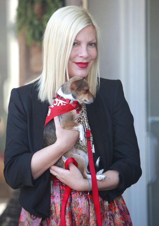 Tori Spelling przed i po makijażu (FOTO) Tori Spelling przed i po makijażu (FOTO)