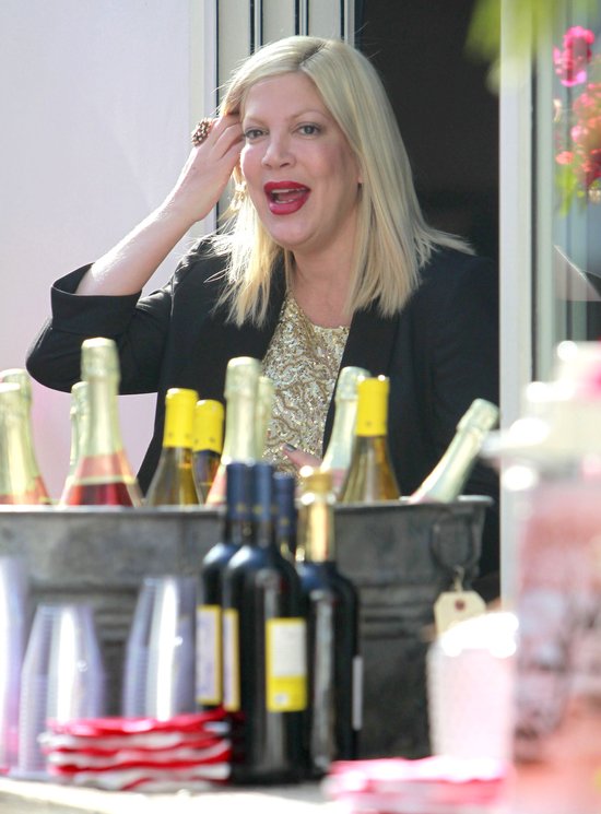 Tori Spelling przed i po makijażu (FOTO) Tori Spelling przed i po makijażu (FOTO)