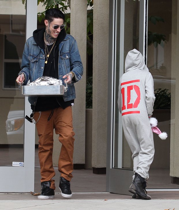 Trace i Noah Cyrus z wizytą u babci (FOTO)