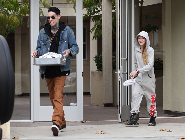 Trace i Noah Cyrus z wizytą u babci (FOTO)