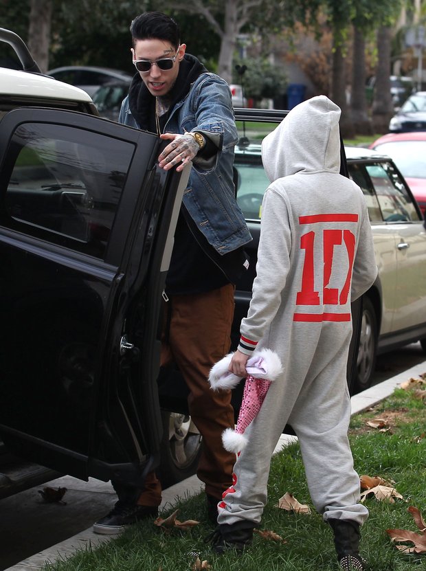 Trace i Noah Cyrus z wizytą u babci (FOTO)