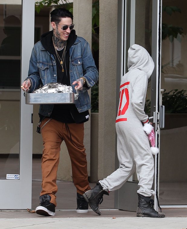 Trace i Noah Cyrus z wizytą u babci (FOTO)