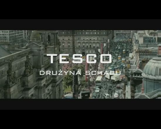 HIT! Brad Pitt poluje na pangę w polskim supermarkecie VIDEO