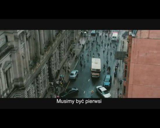 HIT! Brad Pitt poluje na pangę w polskim supermarkecie VIDEO