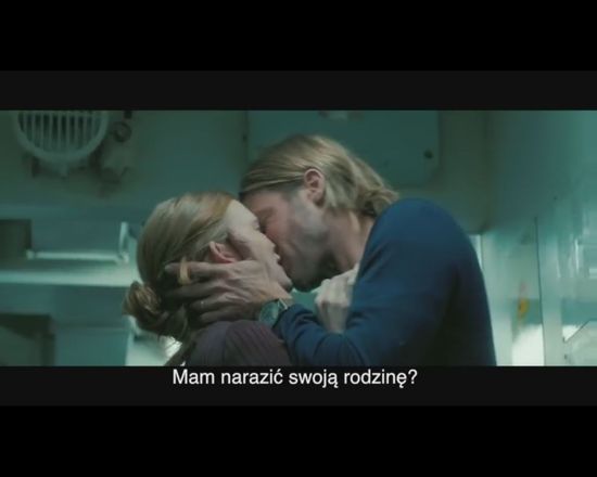 HIT! Brad Pitt poluje na pangę w polskim supermarkecie VIDEO