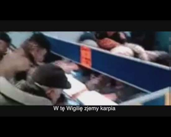 HIT! Brad Pitt poluje na pangę w polskim supermarkecie VIDEO