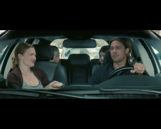 HIT! Brad Pitt poluje na pangę w polskim supermarkecie VIDEO