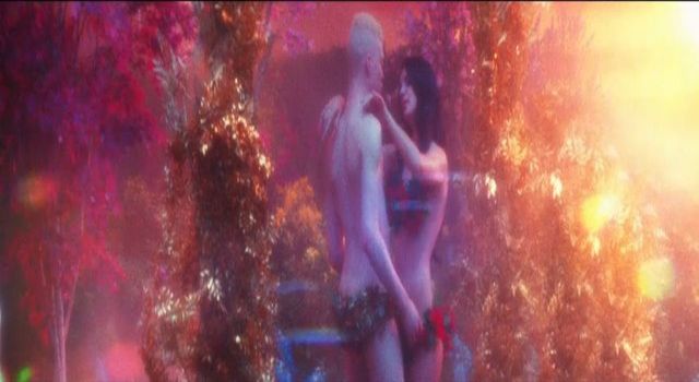 Lana Del Rey w KONTROWERSYJNYM filmie Tropico (VIDEO) Lana Del Rey w KONTROWERSYJNYM filmie Tropico (VIDEO)