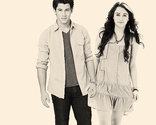 Miley Cyrus jest zachwycona klatą Nicka Jonasa (FOTO)