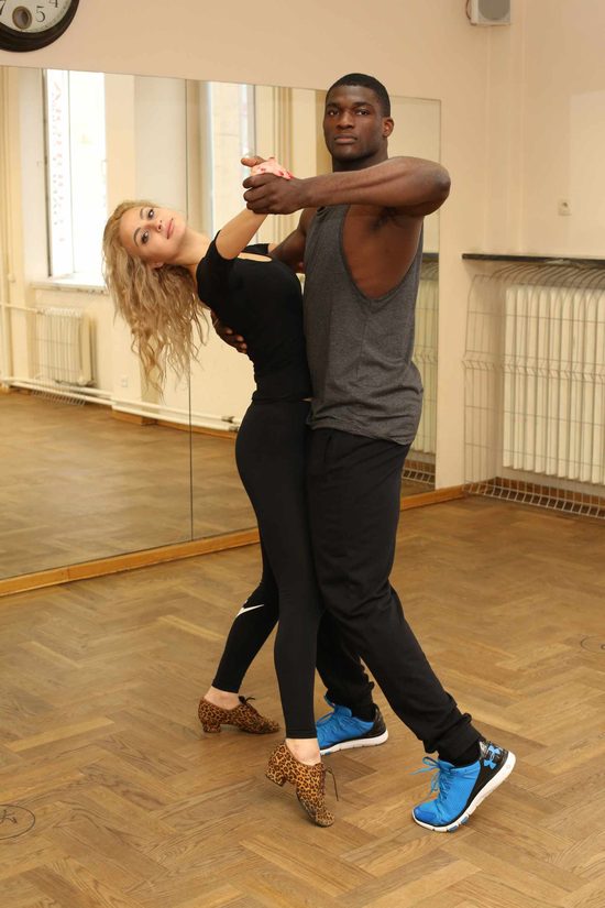 Izu Ugonoh trenuje z Hanną Żudziewicz do Tańca z gwiazdami 