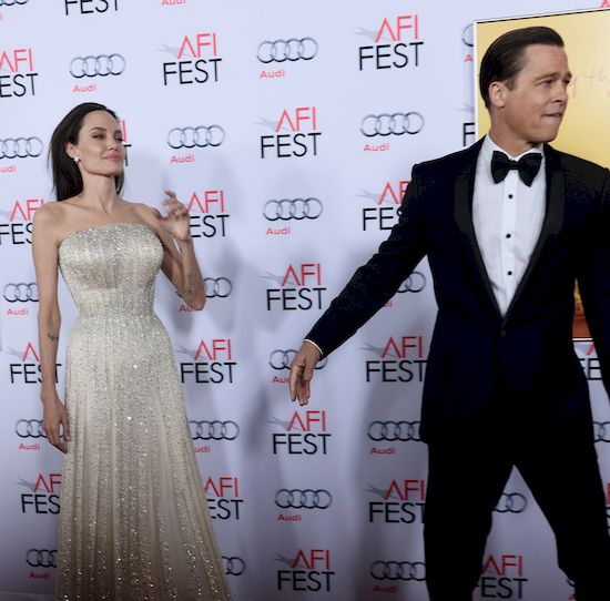 Angelina Jolie PRZERAŻONA! Brad Pitt nie może zrobić... tego?! Angelina Jolie PRZERAŻONA! Brad Pitt nie może zrobić... tego?!