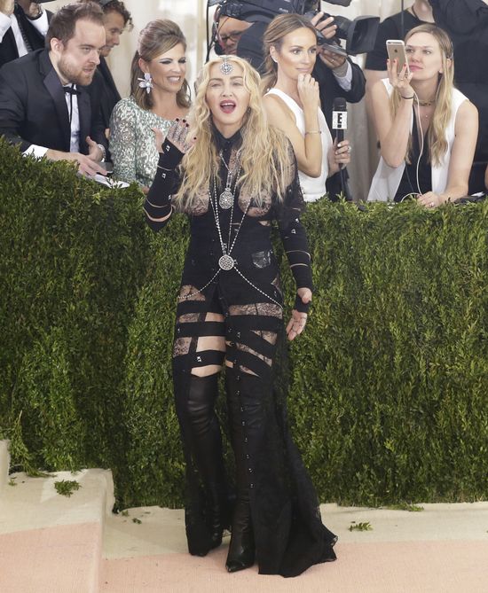 Madonna swoją kreacją STRASZYŁA na Gali MET! 