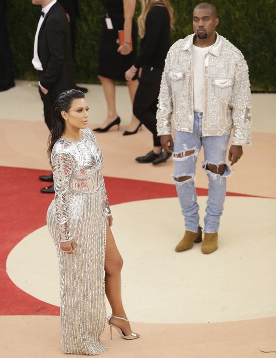 Kanye zwolnił swojego ochroniarza bo... rozmawiał z Kim! Kanye zwolnił swojego ochroniarza bo... rozmawiał z Kim!