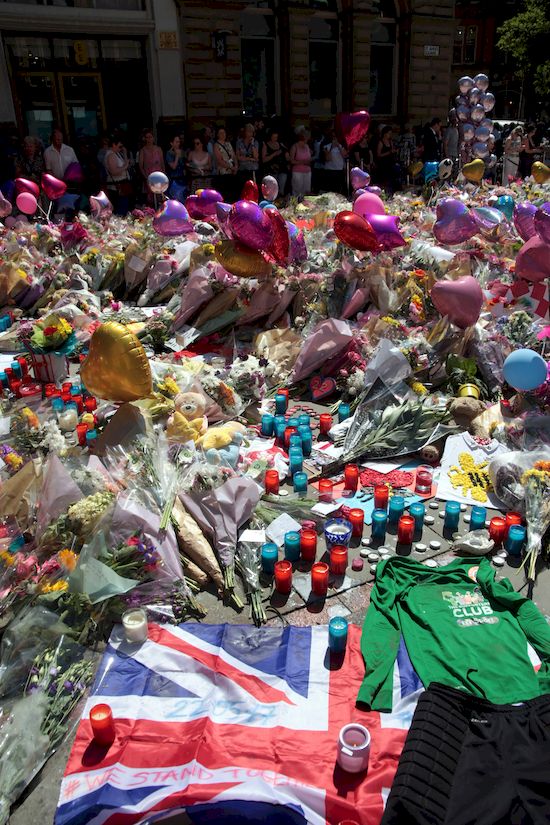 Harry Styles zaskoczył ranną fankę z zamachu w Manchesterze