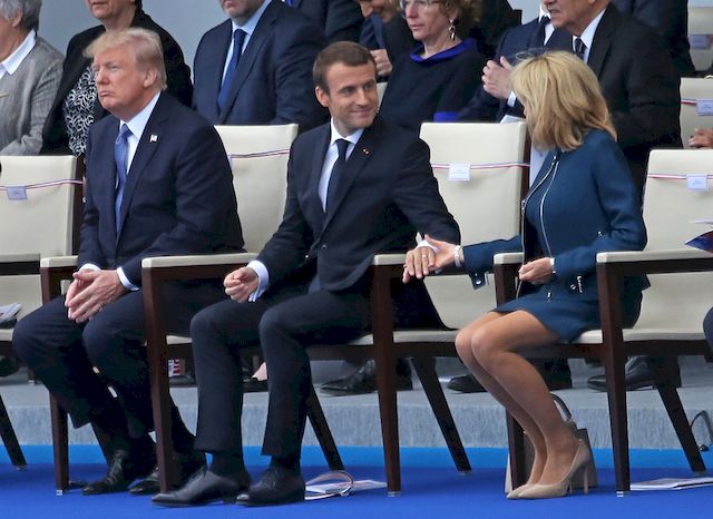 Mowa ciała Donalda Trumpa pokazuje, że GARDZI ludźmi?!