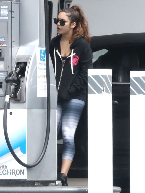 Vanessa Hudgens tankuje (FOTO)