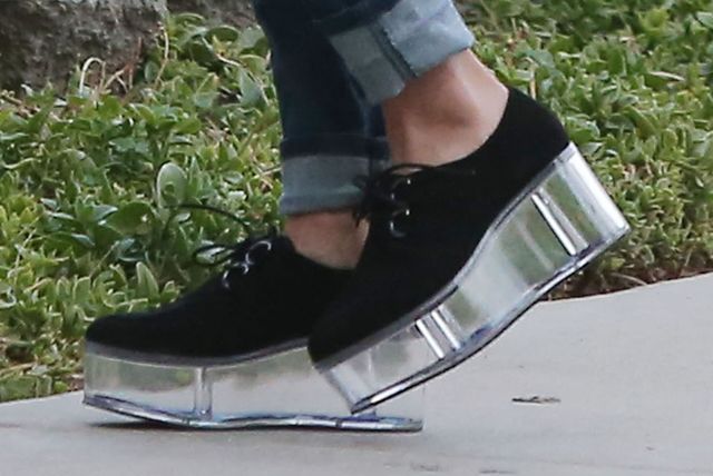 Paparazzi wypowiedzą wojnę Vanessie Hudgens? (FOTO)