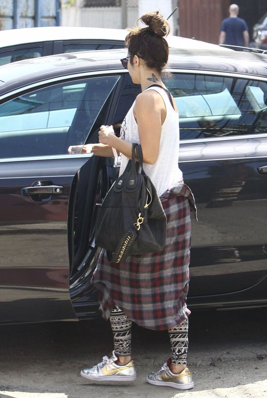 Vanessa Hudgens nie ma ani chwili wytchnienia (FOTO)